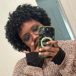 Meet your Posher, Dominique